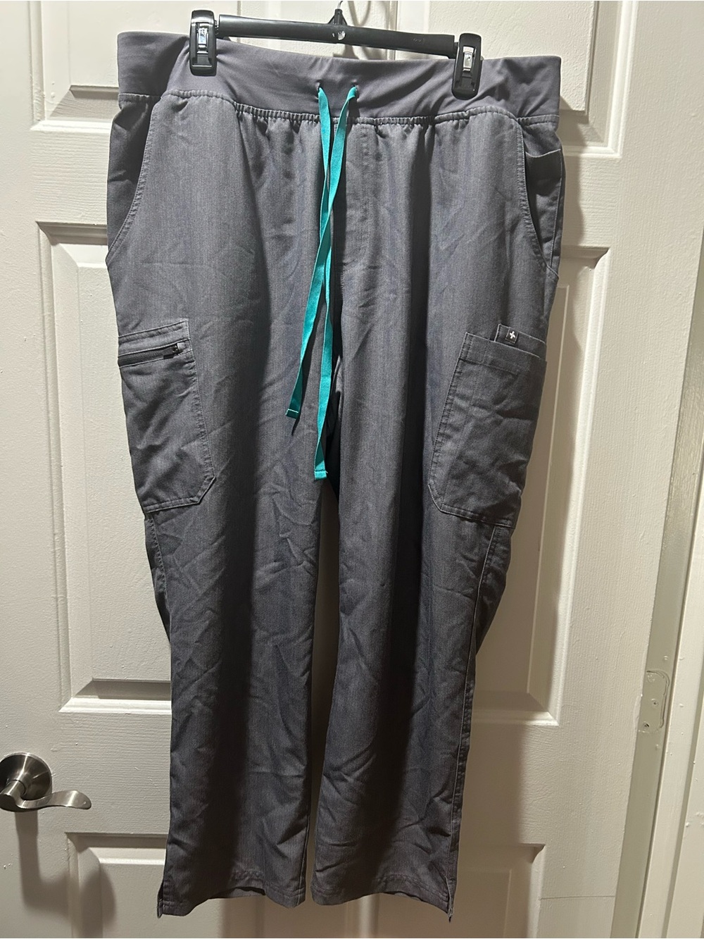 Figs Women’s Gray Yola High-Rise Slim Cargo Scrub Pants with Teal Drawstring